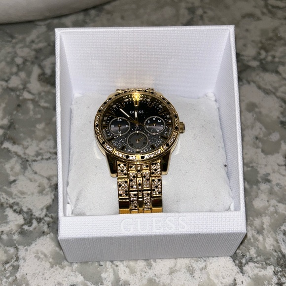 Guess Jewelry - Woman’s guess watch